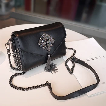 Женская новая мягкая кожаная персонализированная квадратная сумка с маленькими заклепками и бриллиантами, сумка-мессенджер через плечо