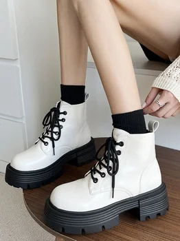 QWEEK/ Белые, черные Короткие ботинки на платформе со Шнуровкой; Новинка 2022 года; Сезон Осень-зима; Британская резиновая Дизайнерская Корейская Модная Спортивная обувь